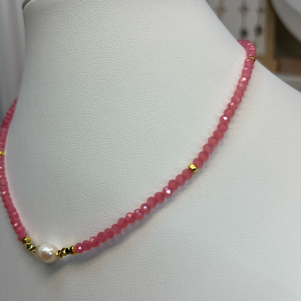 NP139 Genuine White Freshwater Pearl Necklace, Barbie Pink Swarovski Crystals - Picture 2 of 3